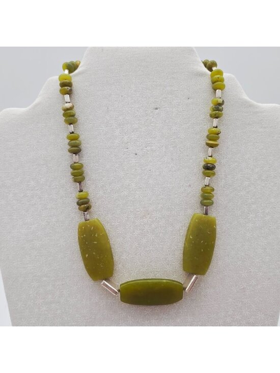 Unbranded Jewelry - Jade Beaded Necklace Large Oblong Beads & Sterling Accents Toggle Clasp Unique